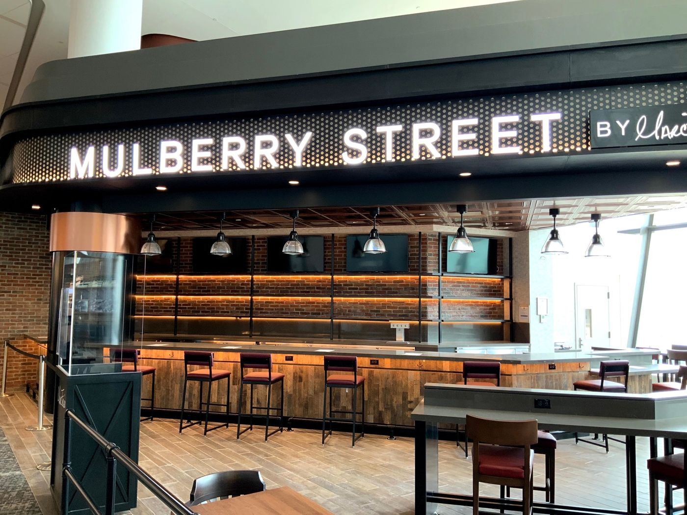 Food hall at LaGuardia Terminal B
